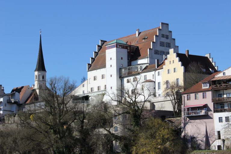 Stiftung Attl übergibt Burg an Betreuungszentrum Wasserburg