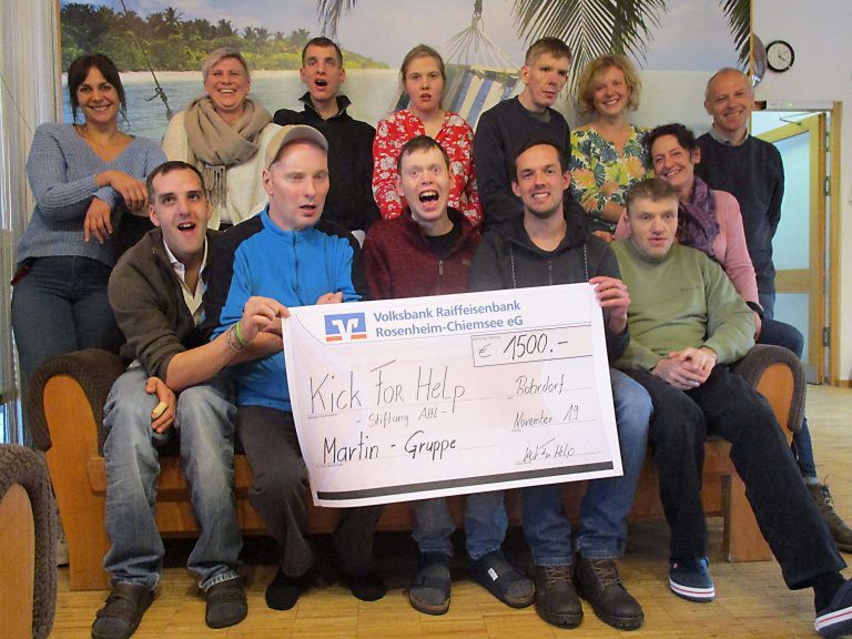 Kick for Help spendet 1500 Euro für Attler Martingruppe